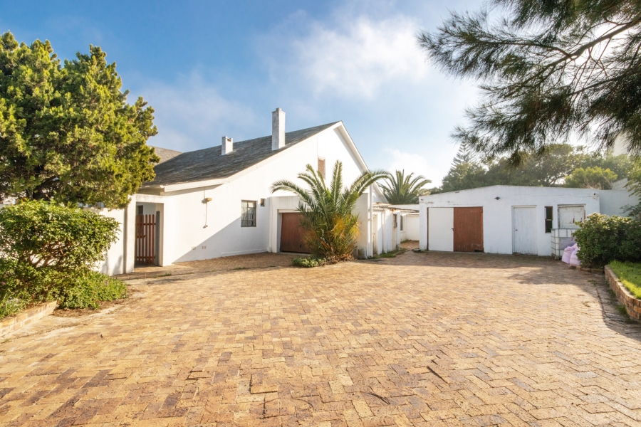 6 Bedroom Property for Sale in Strand South Western Cape